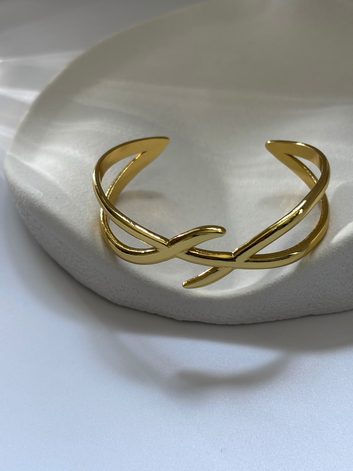 Leaf cuff bracelet
